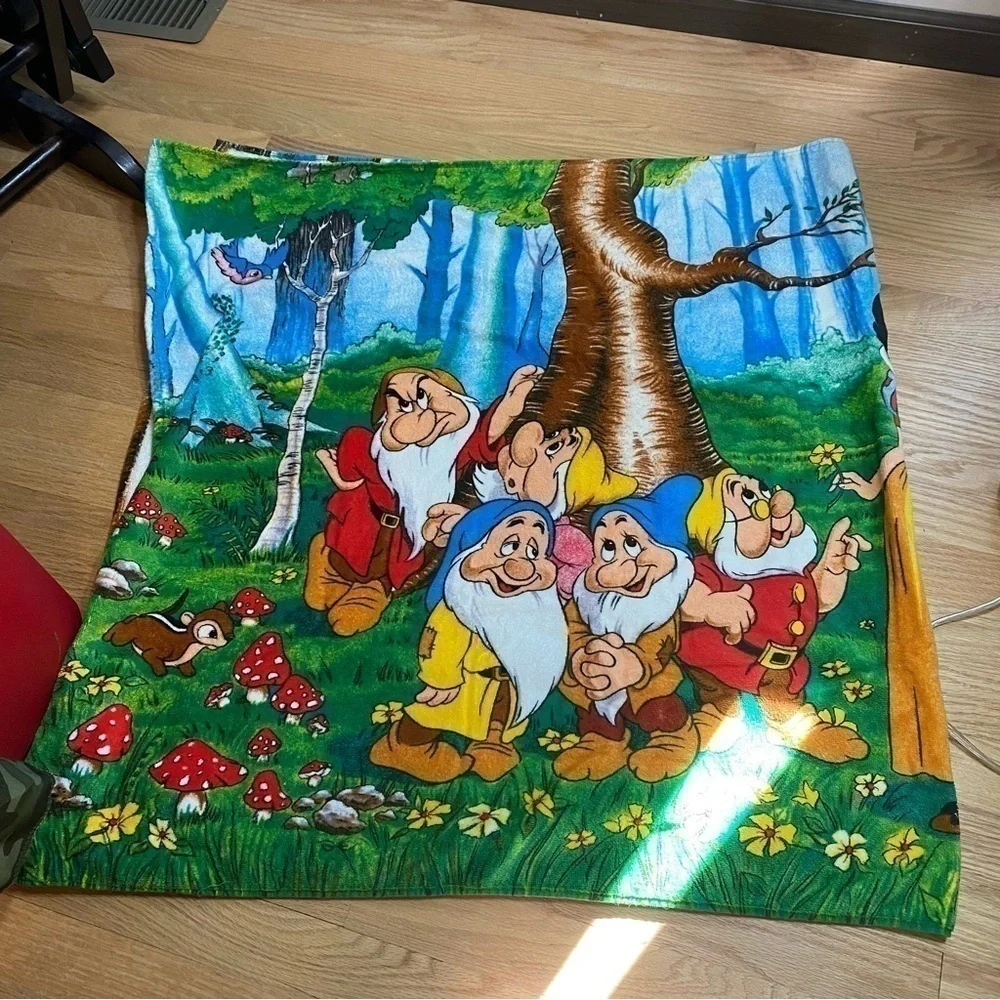 Disney Snow White Seven Dwarves Rare Vintage Beach Towel Bright Colorful